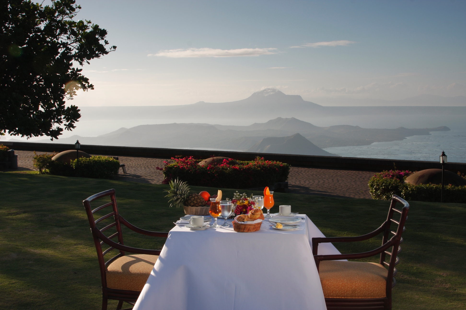 It's Fun in Tagaytay at Taal Vista Hotel!